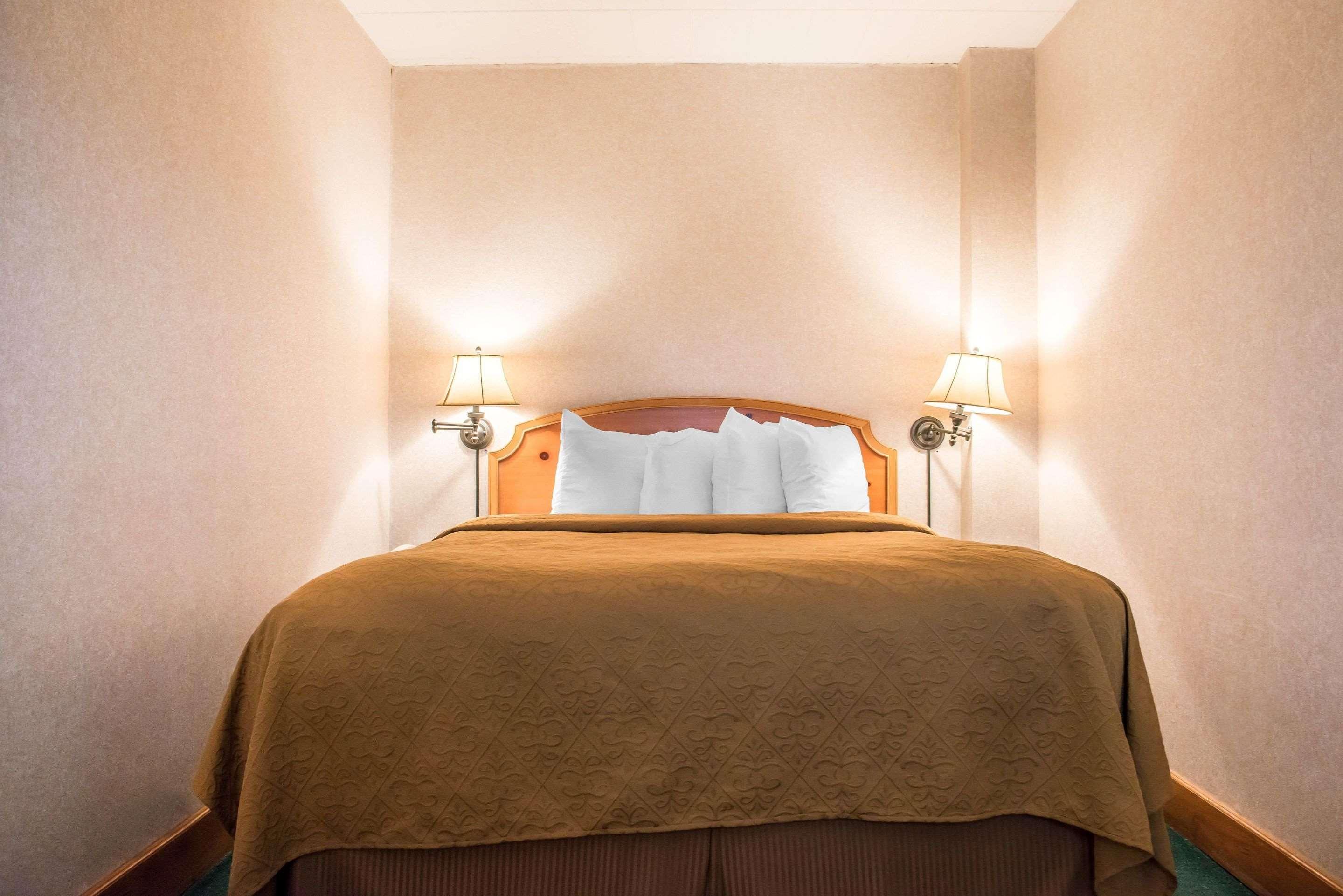 Quality Inn Pittsburgh Airport Oakdale Buitenkant foto