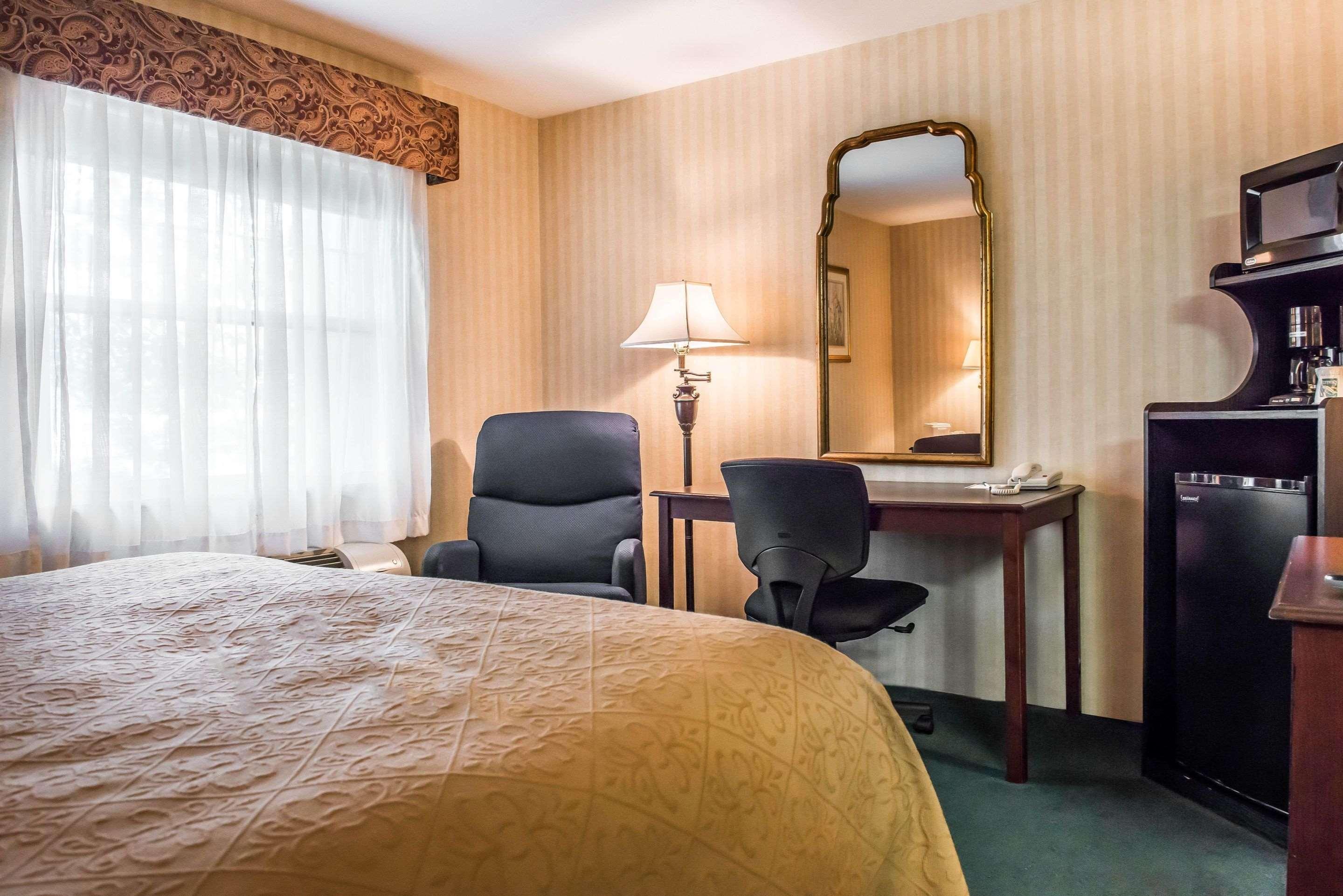 Quality Inn Pittsburgh Airport Oakdale Buitenkant foto