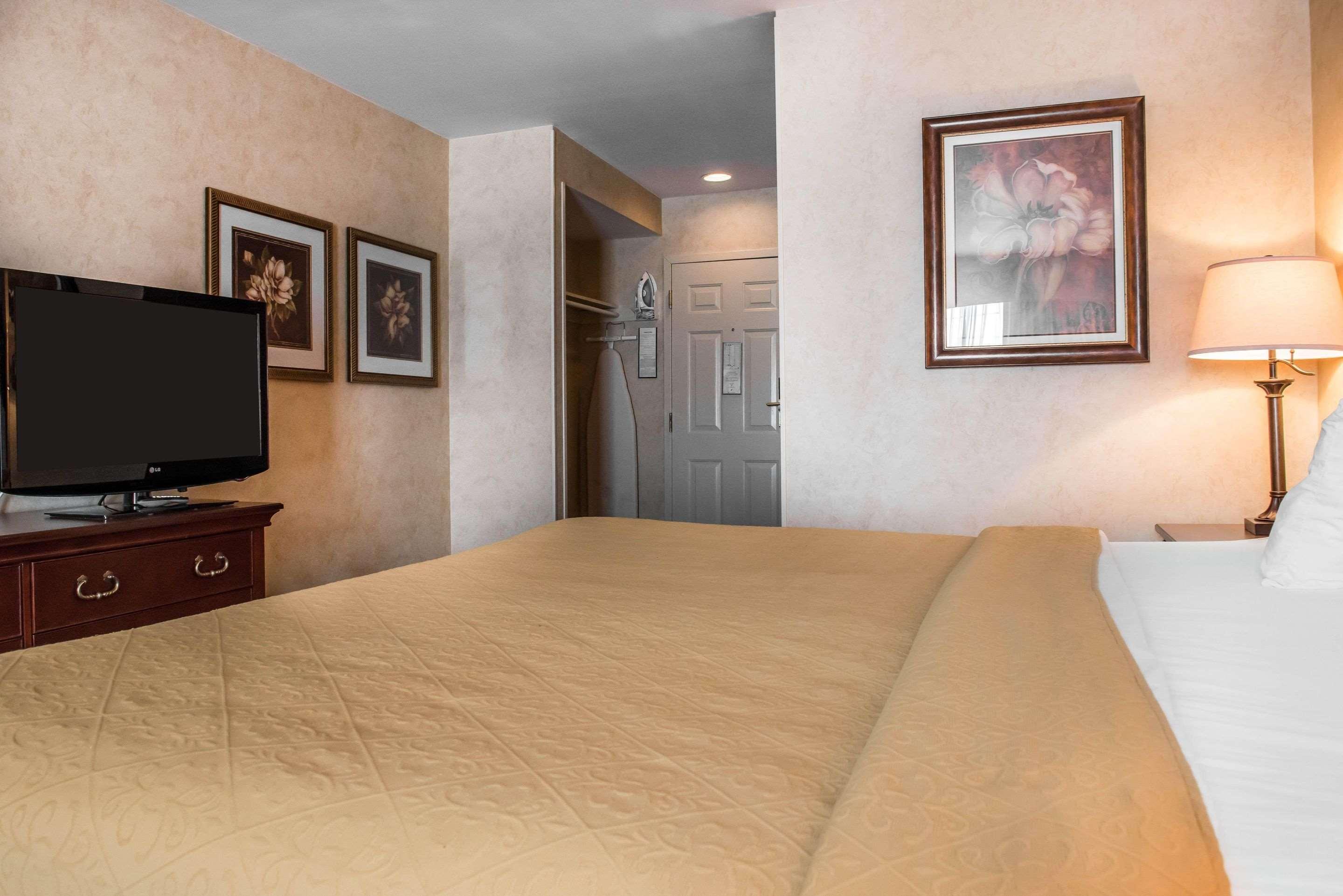 Quality Inn Pittsburgh Airport Oakdale Buitenkant foto