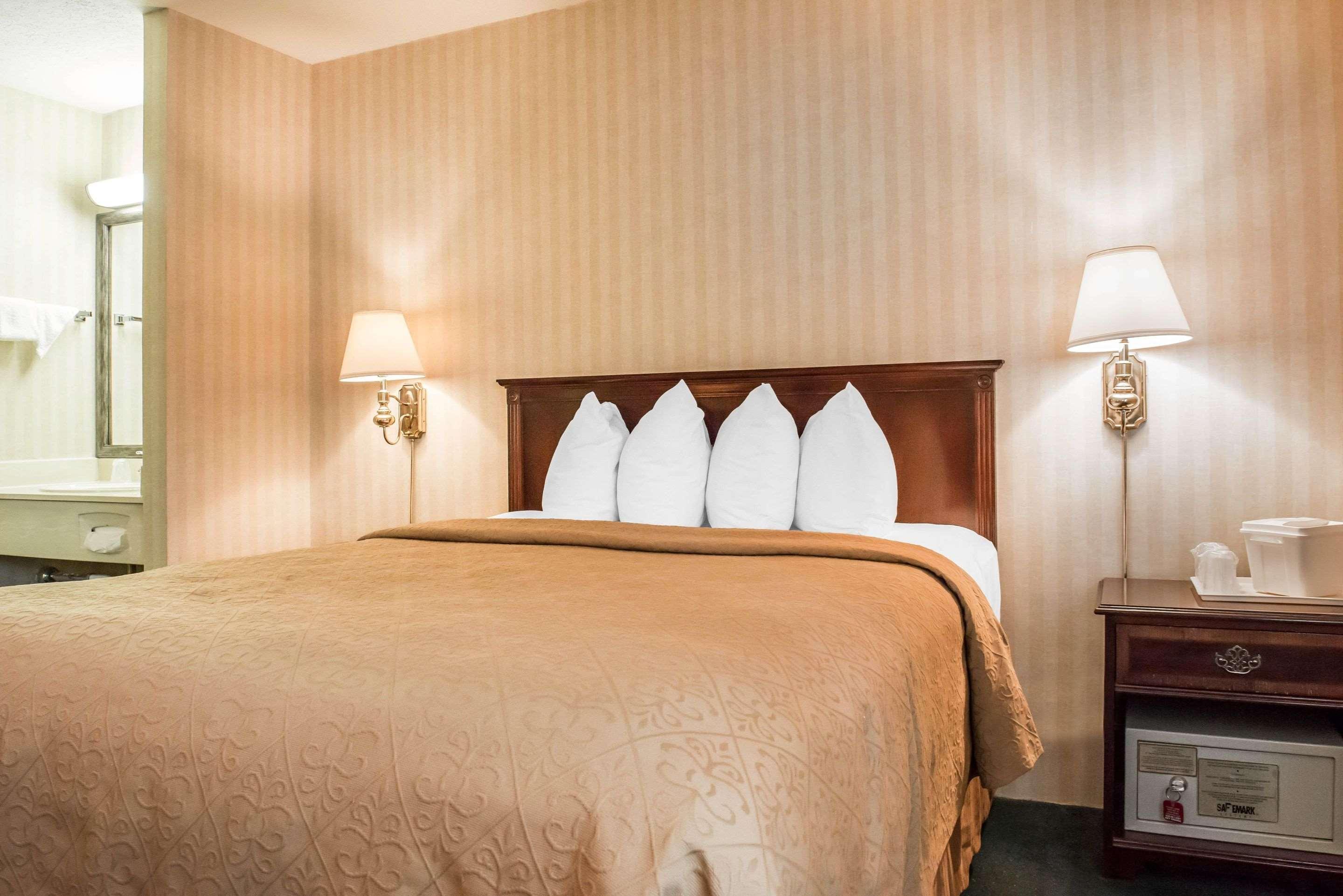 Quality Inn Pittsburgh Airport Oakdale Buitenkant foto