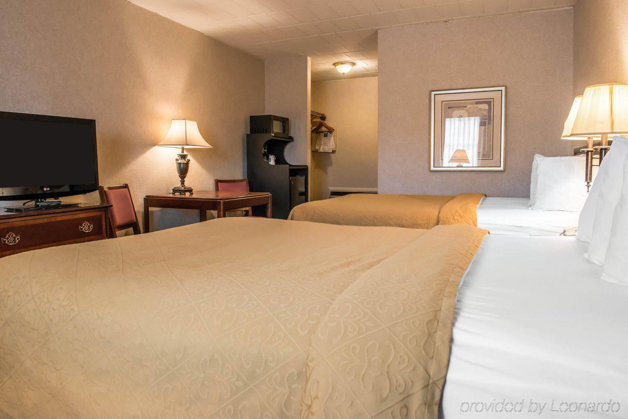 Quality Inn Pittsburgh Airport Oakdale Buitenkant foto