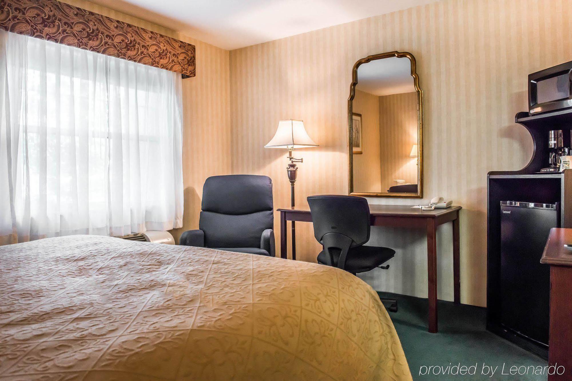 Quality Inn Pittsburgh Airport Oakdale Buitenkant foto