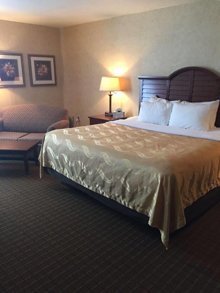 Quality Inn Pittsburgh Airport Oakdale Buitenkant foto