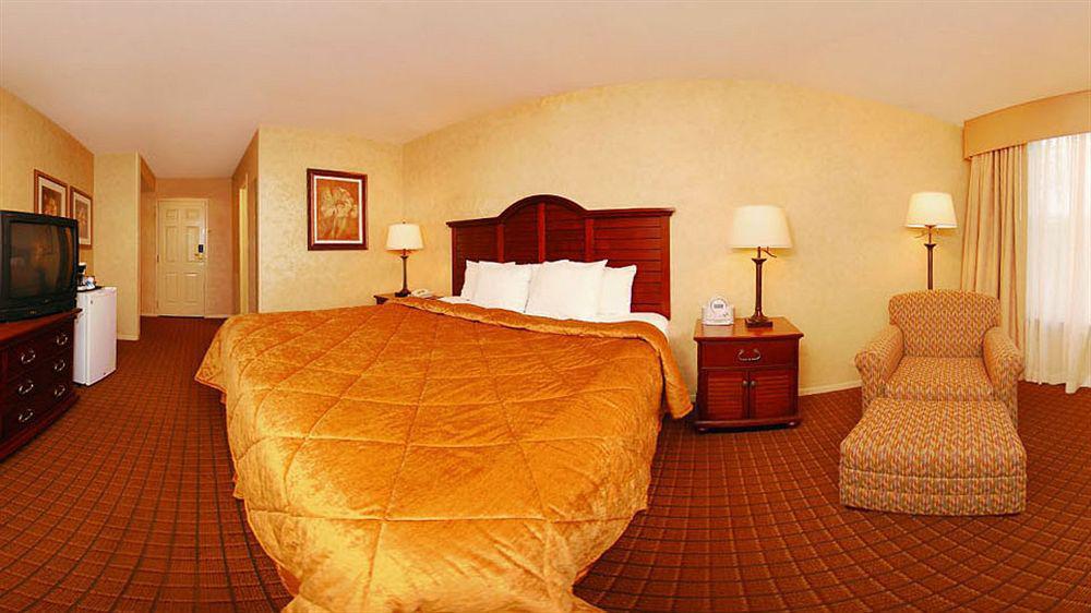 Quality Inn Pittsburgh Airport Oakdale Buitenkant foto