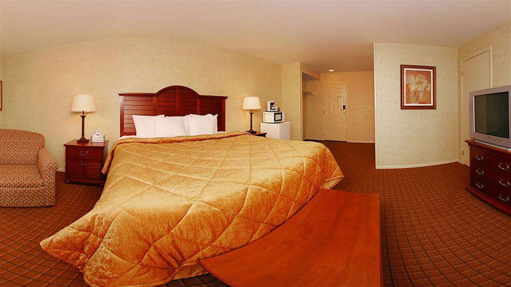 Quality Inn Pittsburgh Airport Oakdale Buitenkant foto